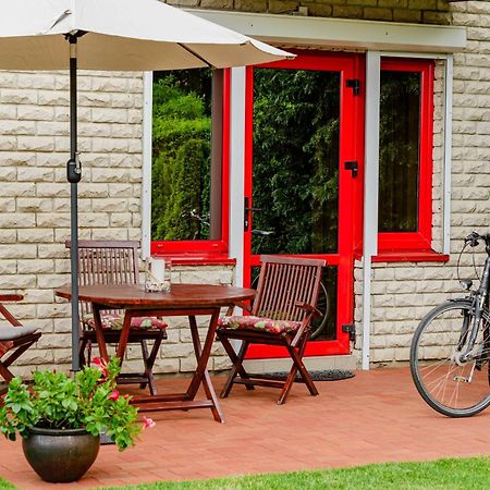 Family Inn Cottage With Terrace Паланга Экстерьер фото