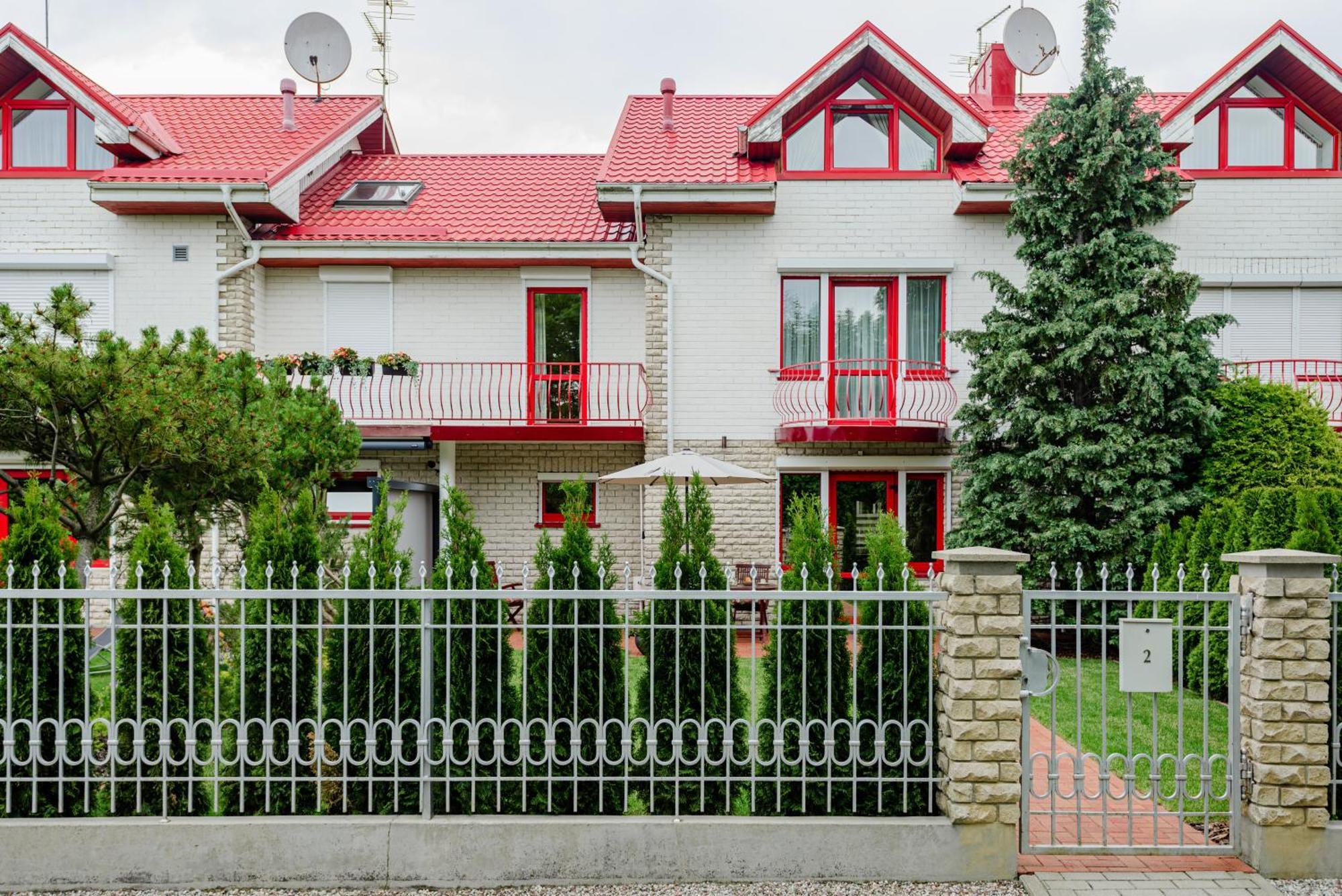 Family Inn Cottage With Terrace Паланга Экстерьер фото